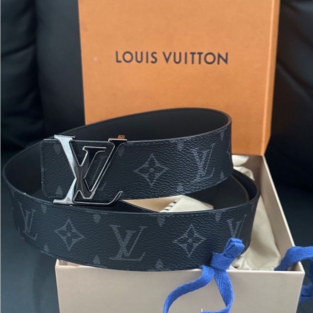 Louis Vuitton Men’s LV Initiales 35MM Reversible Belt 105/42